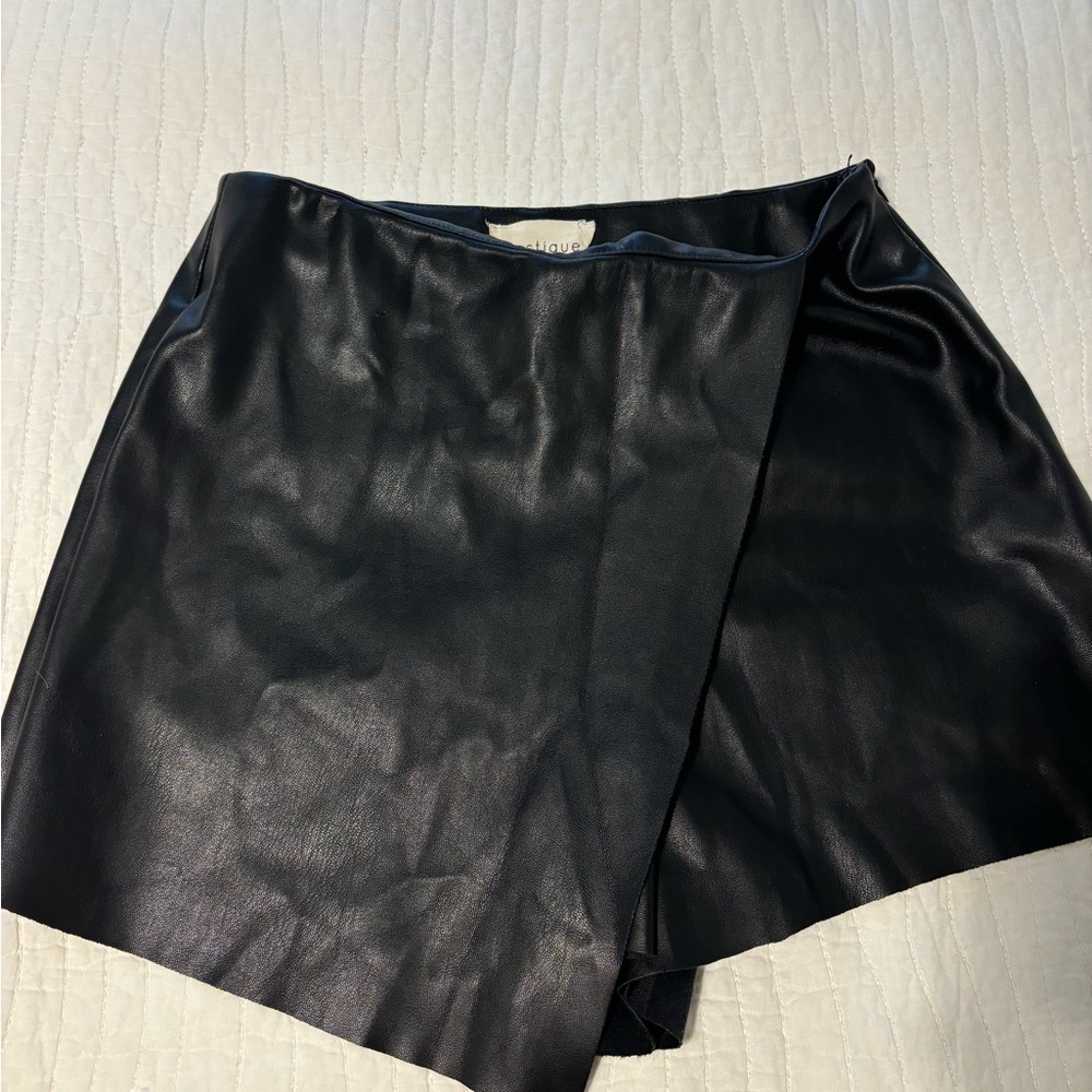 Vestique mini skort